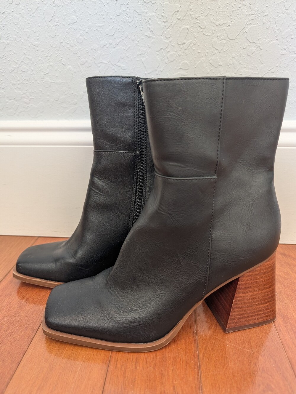 Wonderly Square-Toe Black Ankle Boots
